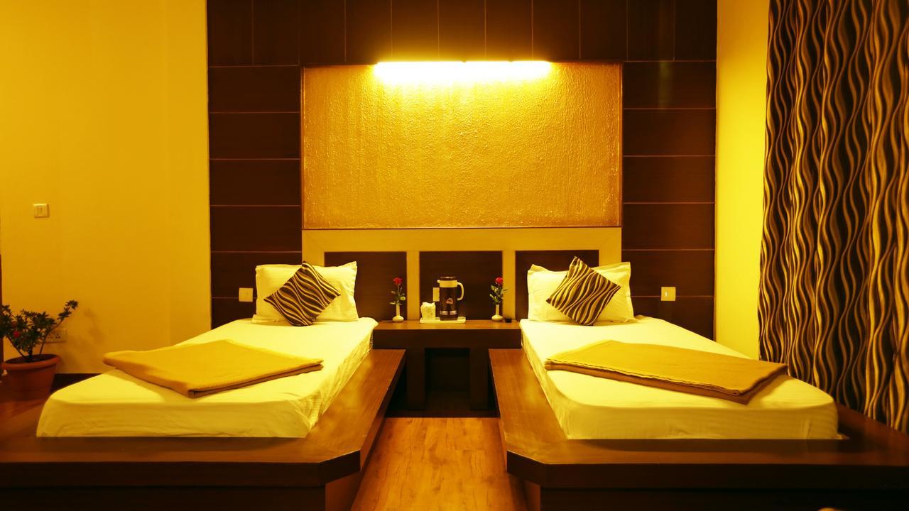 Hotel Glacier Resort Manāli Extérieur photo
