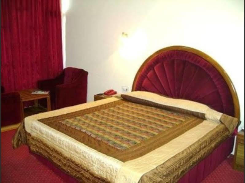 Hotel Glacier Resort Manāli Extérieur photo