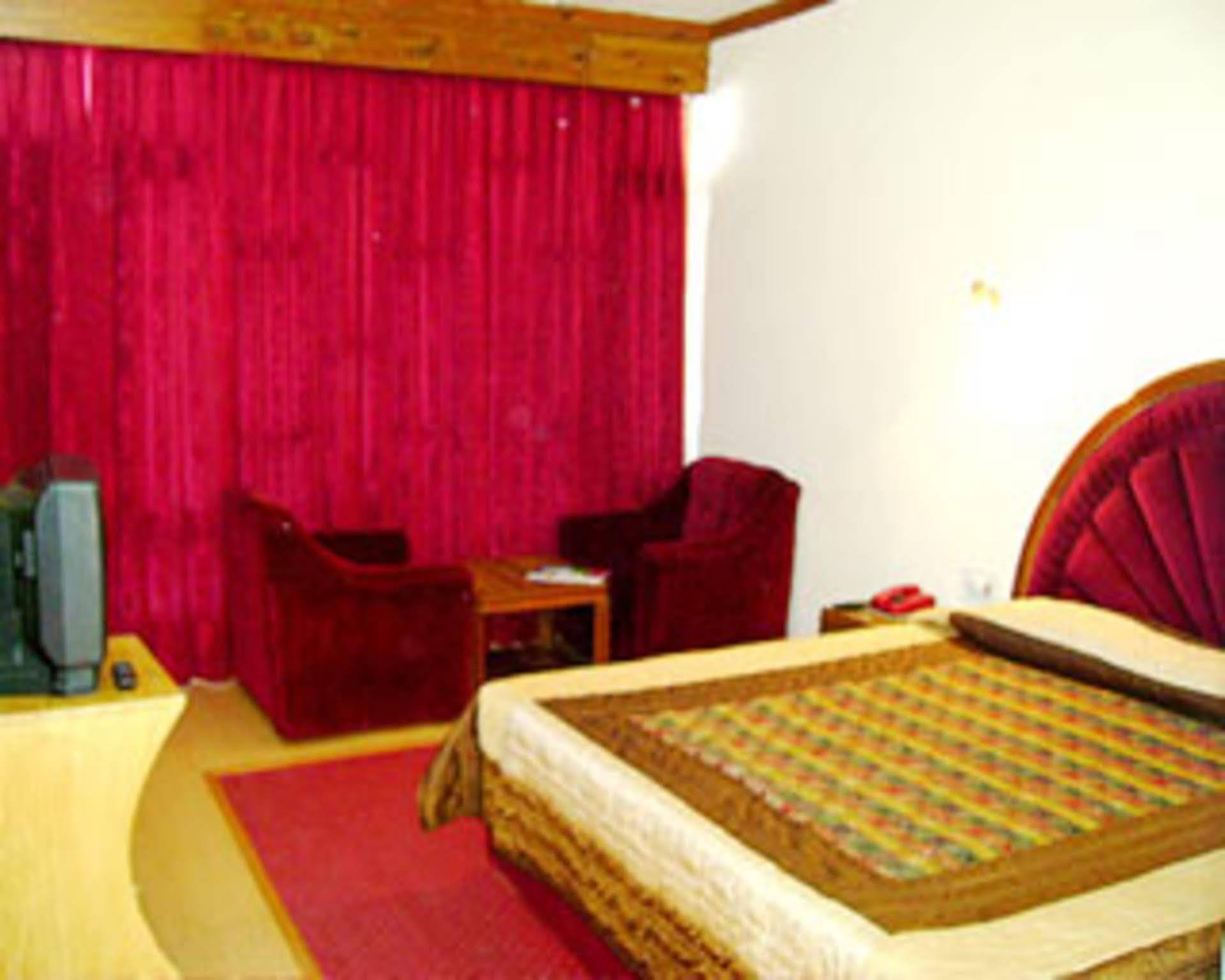 Hotel Glacier Resort Manāli Extérieur photo